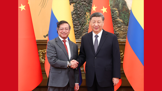 习近平会见哥伦比亚总统佩特罗