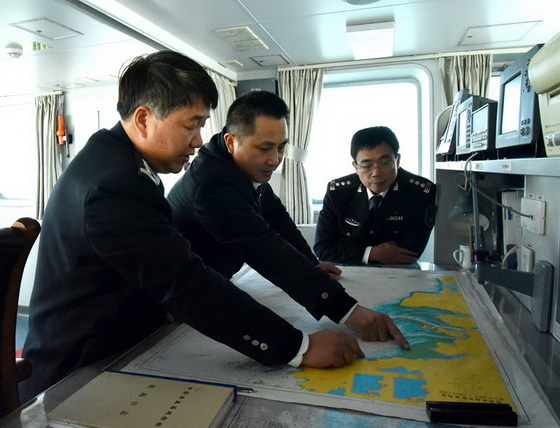 翁新平副局长随船出海调研海上执法工作